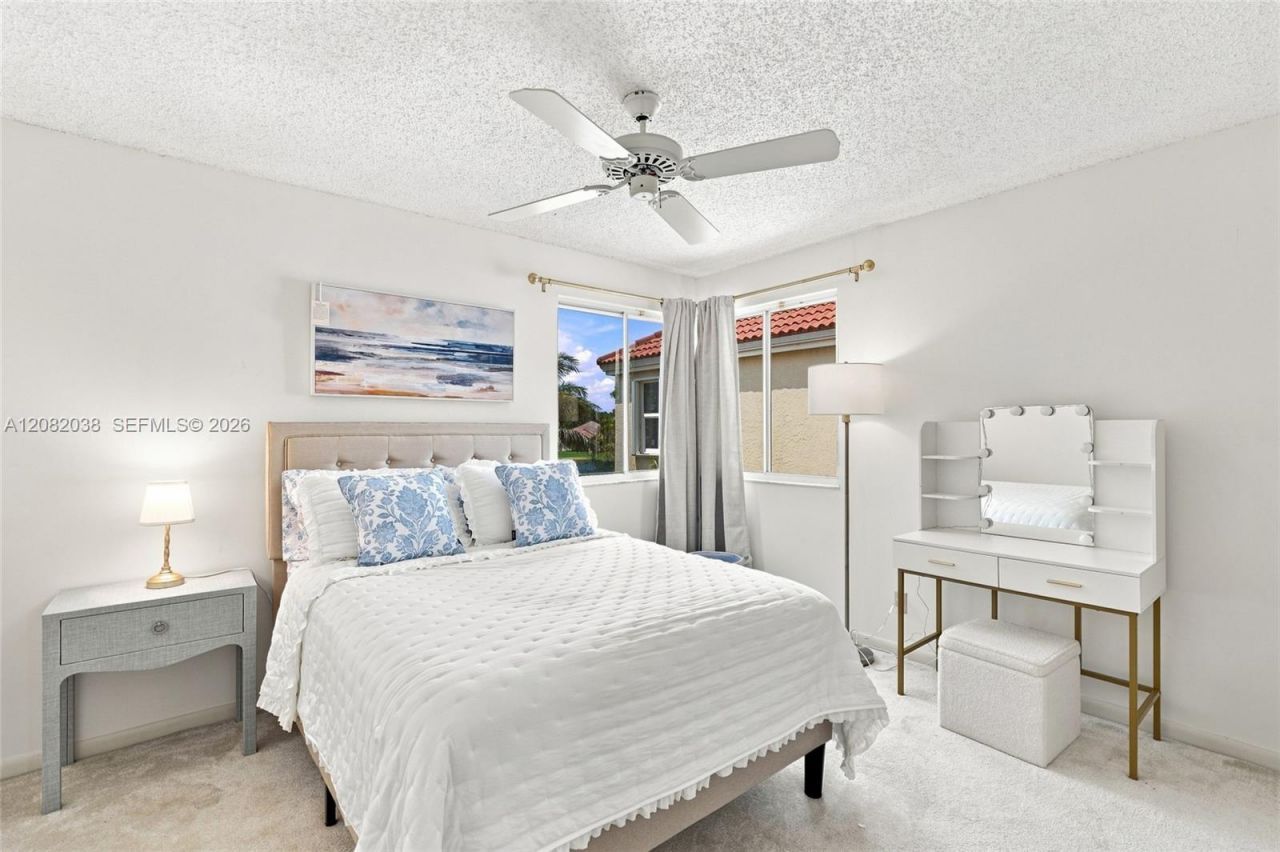 2873 Oak Park Cir, Davie, FL 33328 Photo