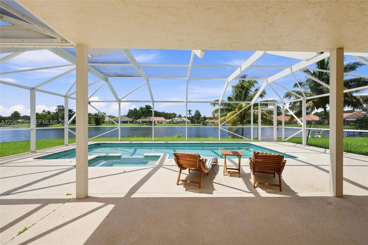 2873 Oak Park Cir, Davie, FL 33328 Photo