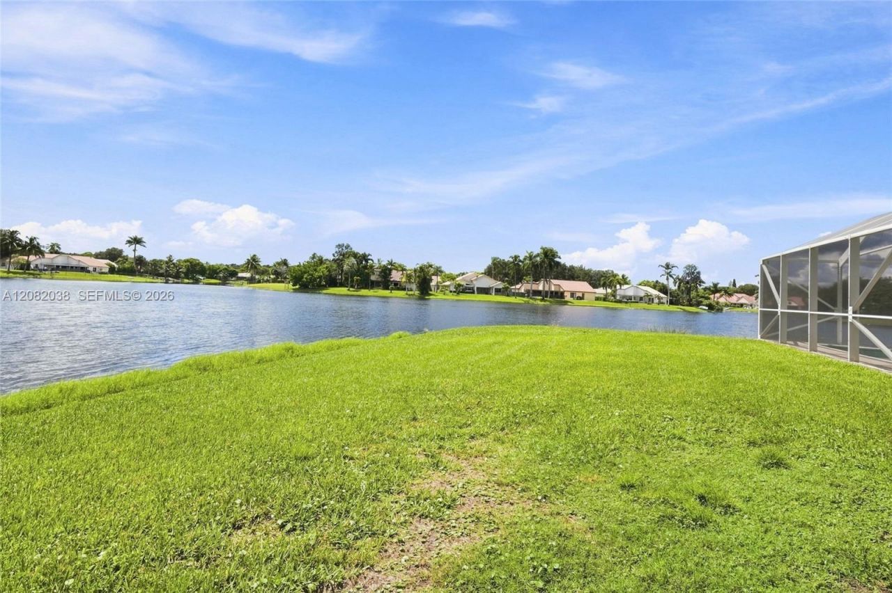 2873 Oak Park Cir, Davie, FL 33328 Photo
