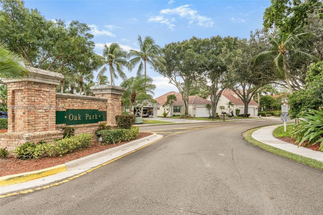 2873 Oak Park Cir, Davie, FL 33328 Photo