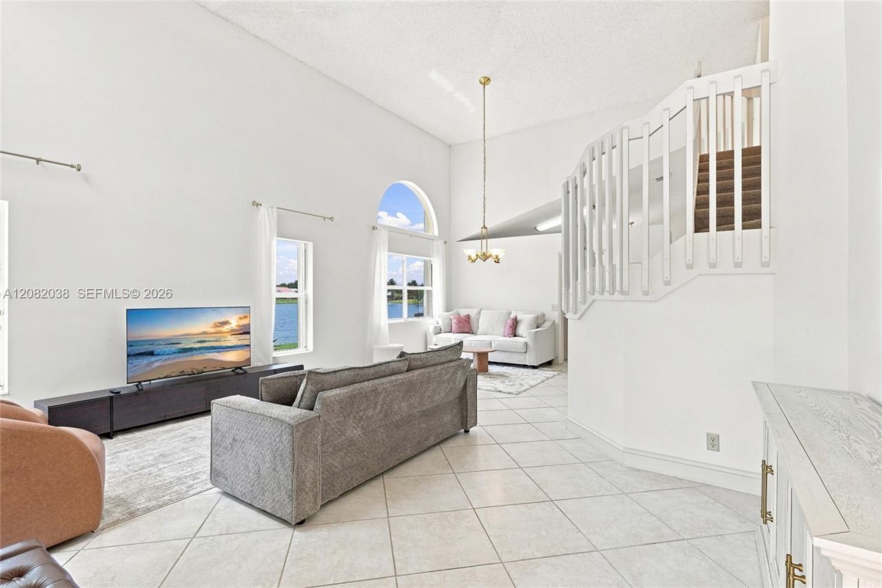2873 Oak Park Cir, Davie, FL 33328 Photo