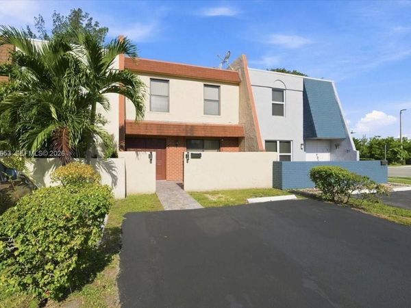 7597 NW 75th Ave, Tamarac, FL 33321