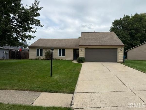 8807 Amberly Drive, New Haven, IN 46774