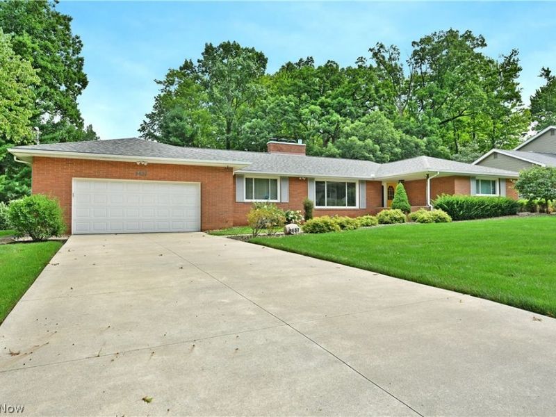 8637 Squirrel Hill Drive NE, Warren, OH 44484 Photo 1
