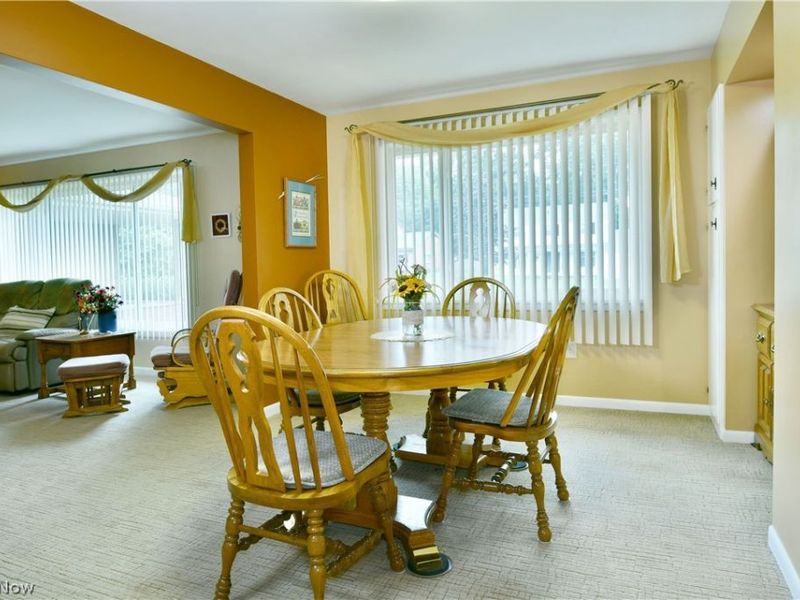 8637 Squirrel Hill Drive NE, Warren, OH 44484 Photo 10