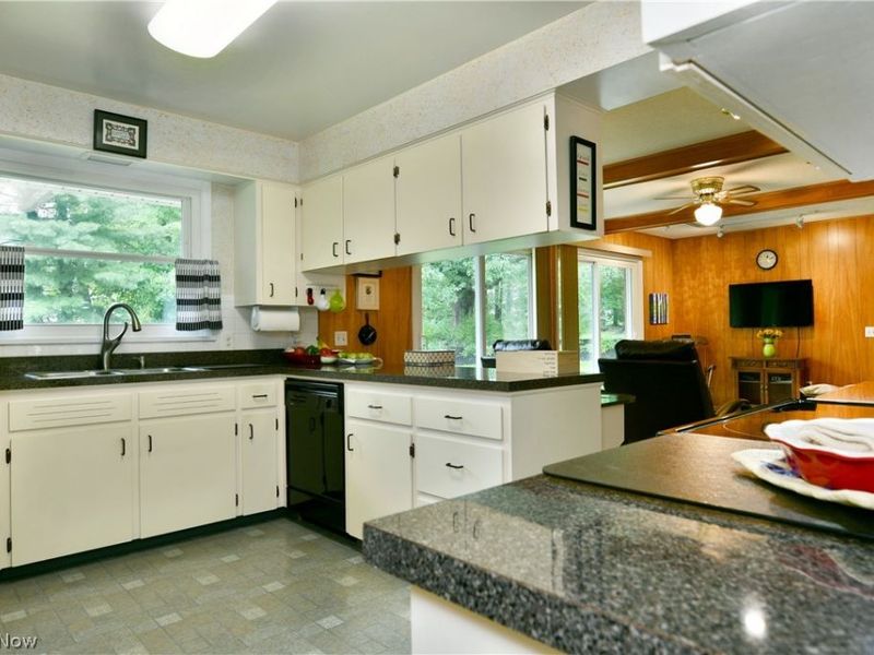 8637 Squirrel Hill Drive NE, Warren, OH 44484 Photo 11
