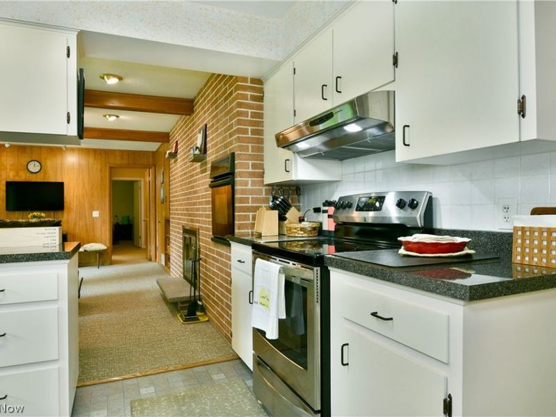 8637 Squirrel Hill Drive NE, Warren, OH 44484 Photo 12