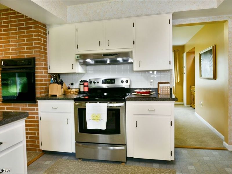 8637 Squirrel Hill Drive NE, Warren, OH 44484 Photo 13