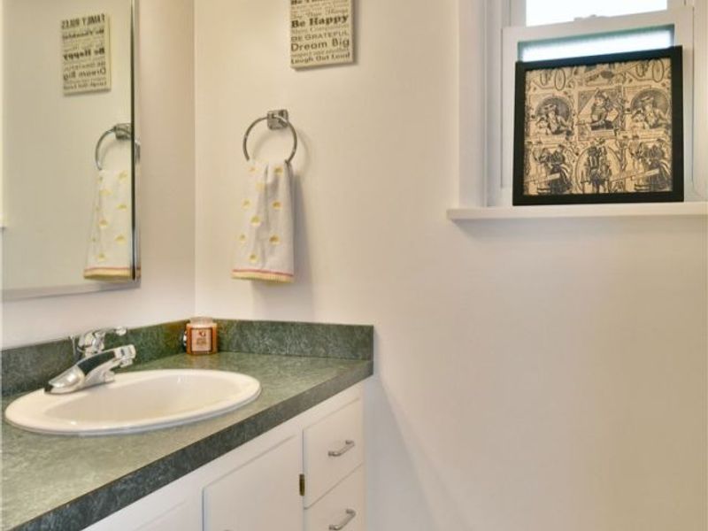 8637 Squirrel Hill Drive NE, Warren, OH 44484 Photo 17