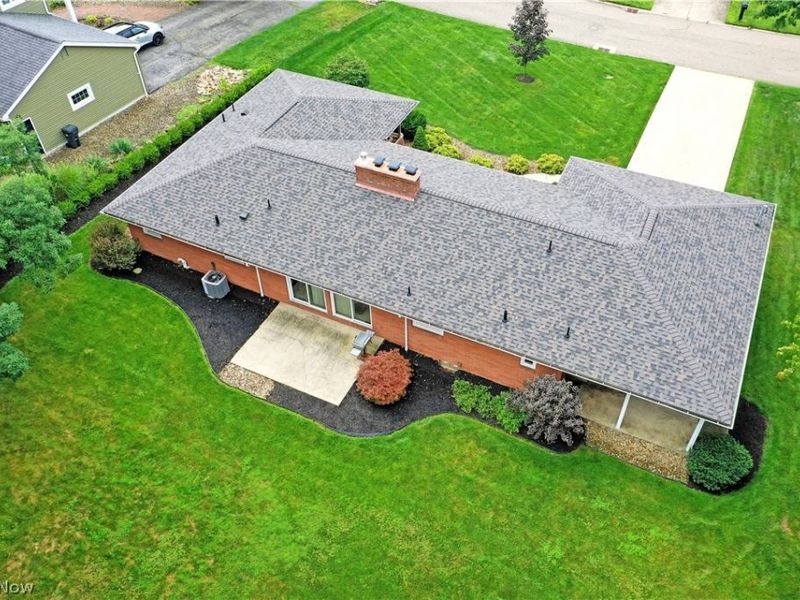 8637 Squirrel Hill Drive NE, Warren, OH 44484 Photo 3