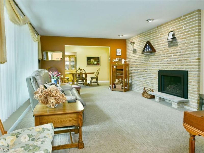 8637 Squirrel Hill Drive NE, Warren, OH 44484 Photo 5