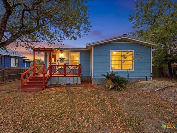 1926 Dreyer Lane , Gonzales, TX 78629