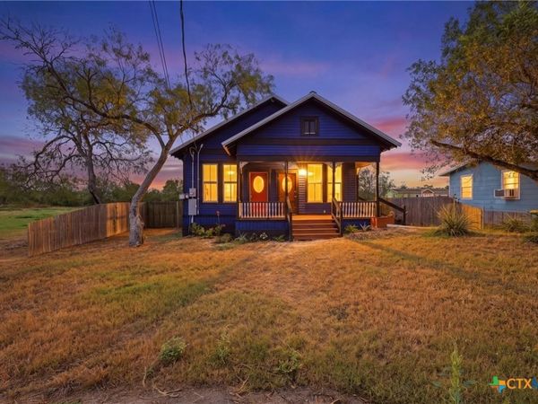 1930 Dreyer Lane , Gonzales, TX 78629