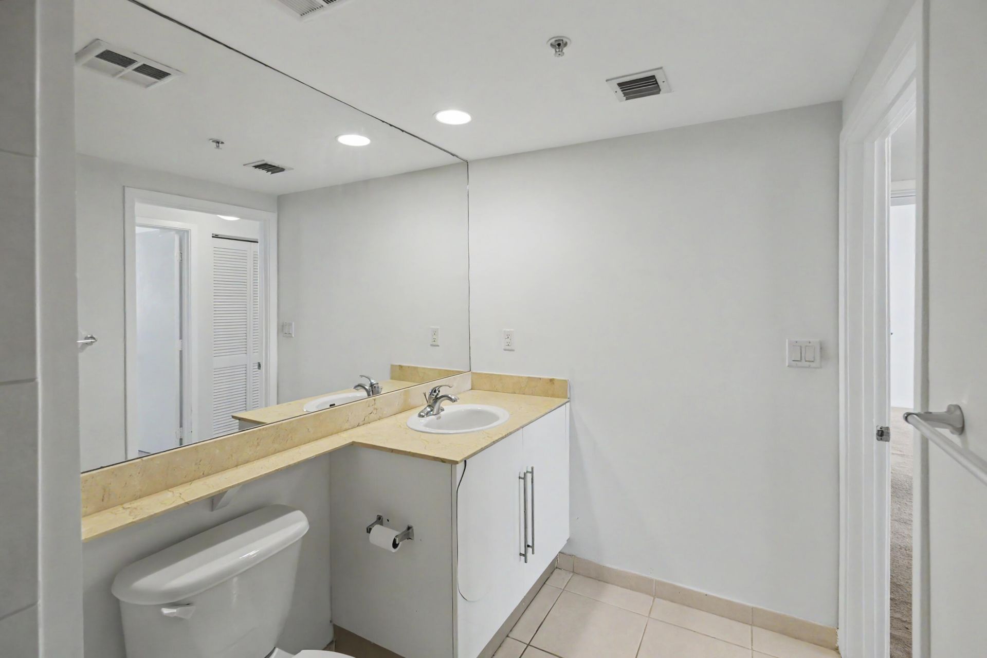 335 S Biscayne Boulevard, Unit 1002, Miami, FL 33131 Photo