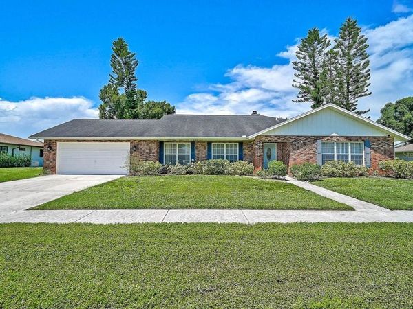1113 DERIAN PLACE , NOKOMIS, FL 34275