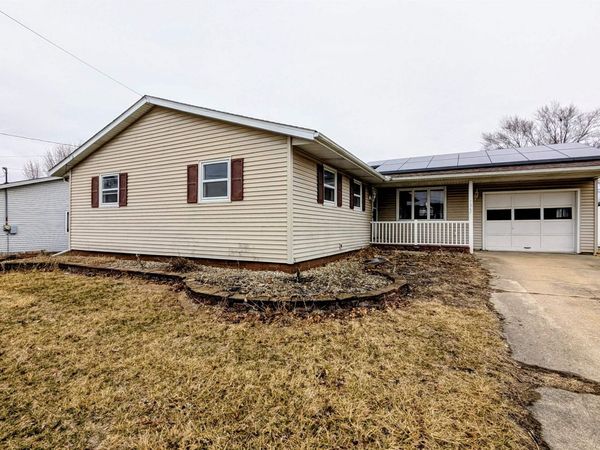 1267 E LOCUST Street, Canton, IL 61520