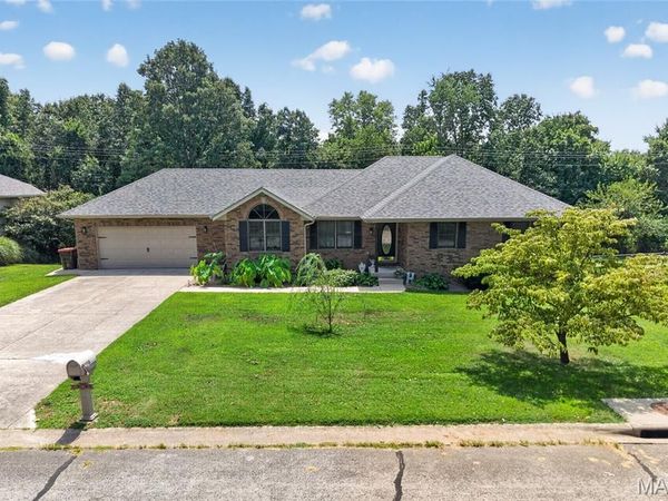 800 Rosewood Drive, Lebanon, MO 65536