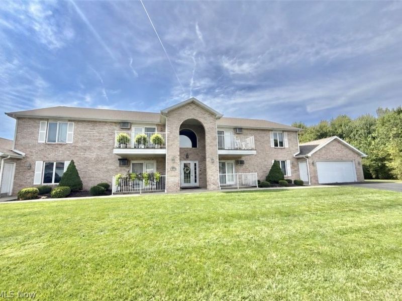 841 Auburn Hills Drive, Unit 4, Boardman, OH 44512 Photo 1