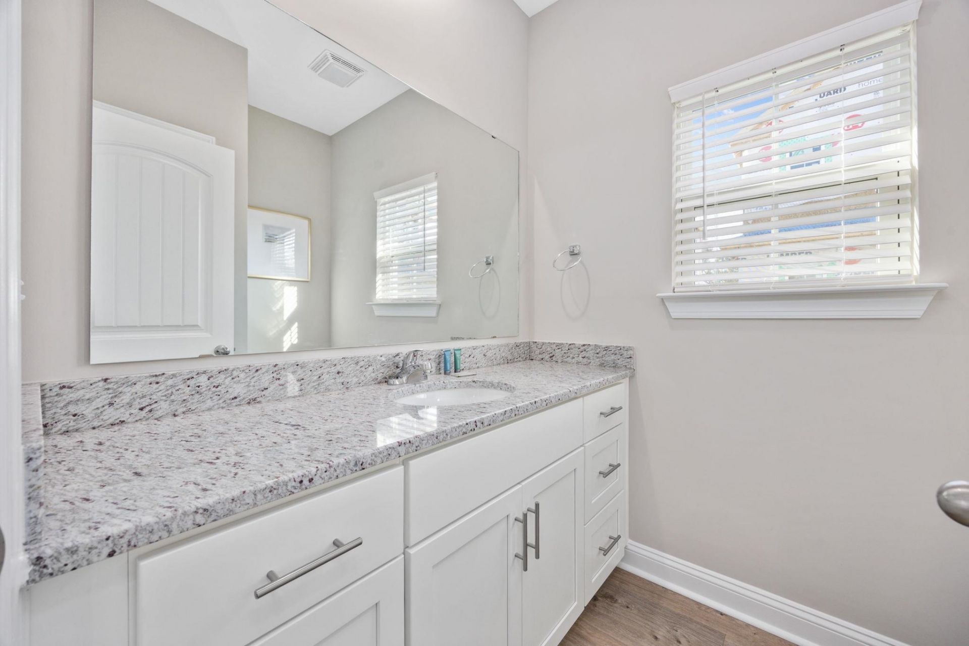 202 Madison Ct. Photo 31