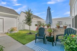 766 Blueway Avenue photo 4
