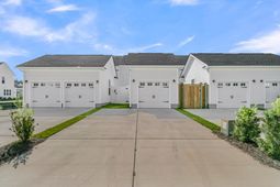 766 Blueway Avenue photo 4