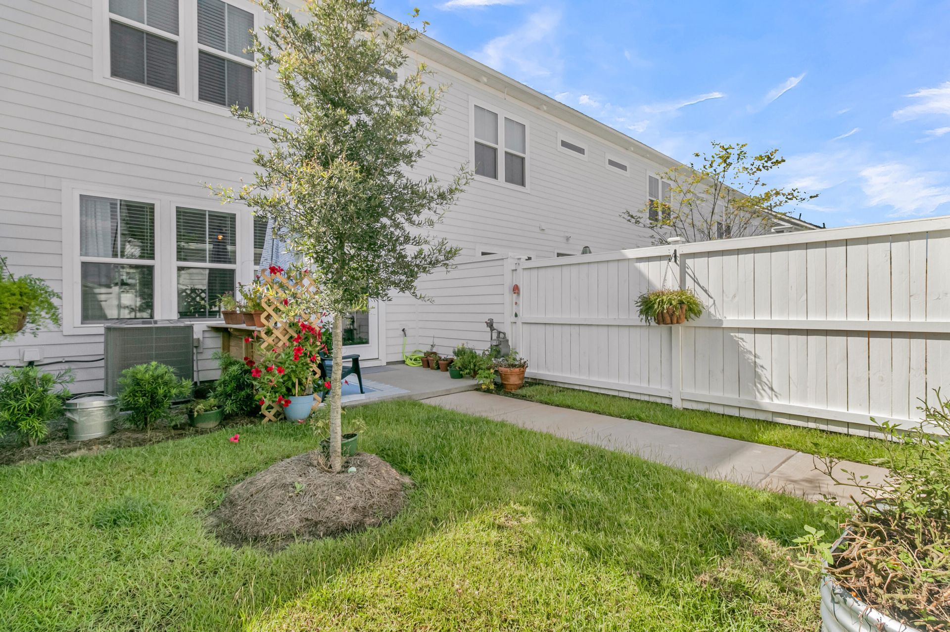 766 Blueway Avenue Photo 38