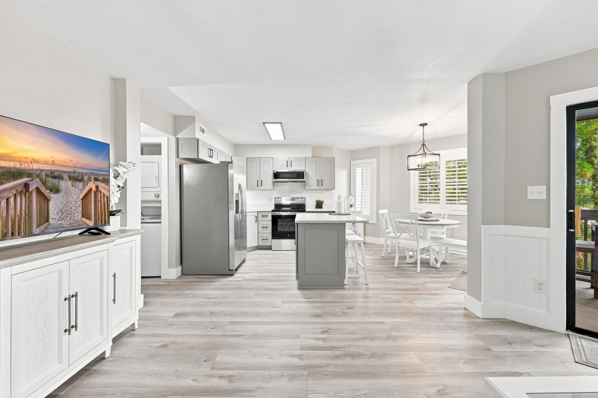 1500 Cenith Dr. Photo 8