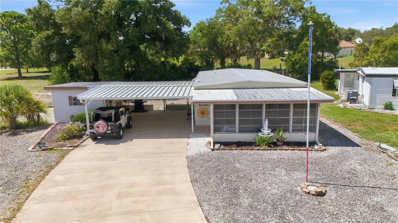 695 Buccaneer Boulevard, Tavares, FL 32778 Photo