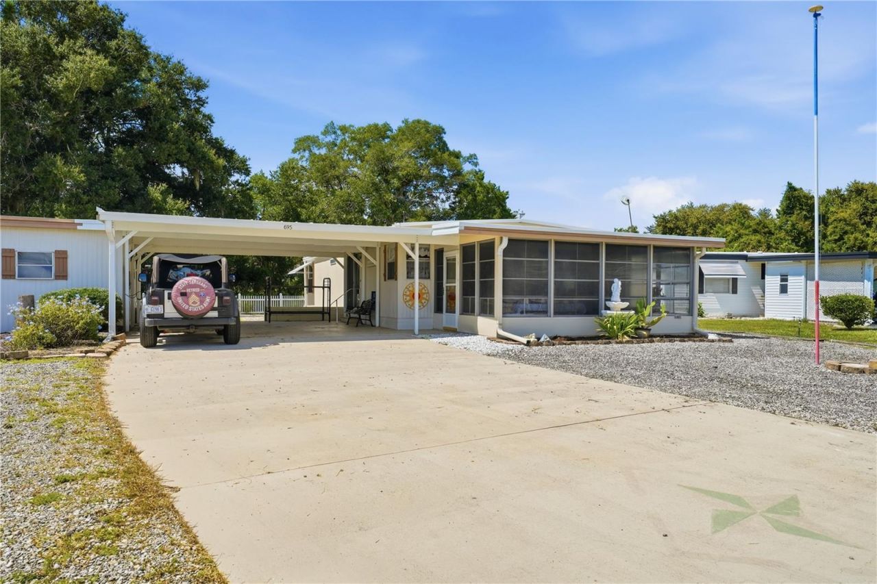 695 Buccaneer Boulevard, Tavares, FL 32778 Photo