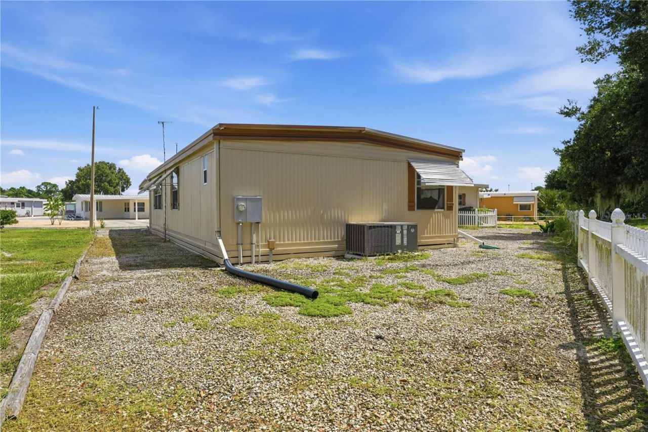 695 Buccaneer Boulevard, Tavares, FL 32778 Photo