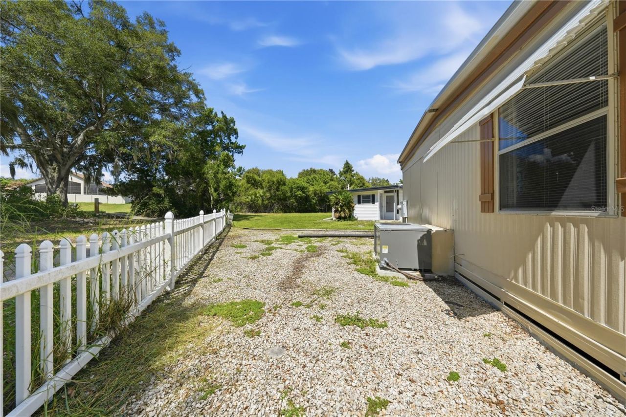 695 Buccaneer Boulevard, Tavares, FL 32778 Photo