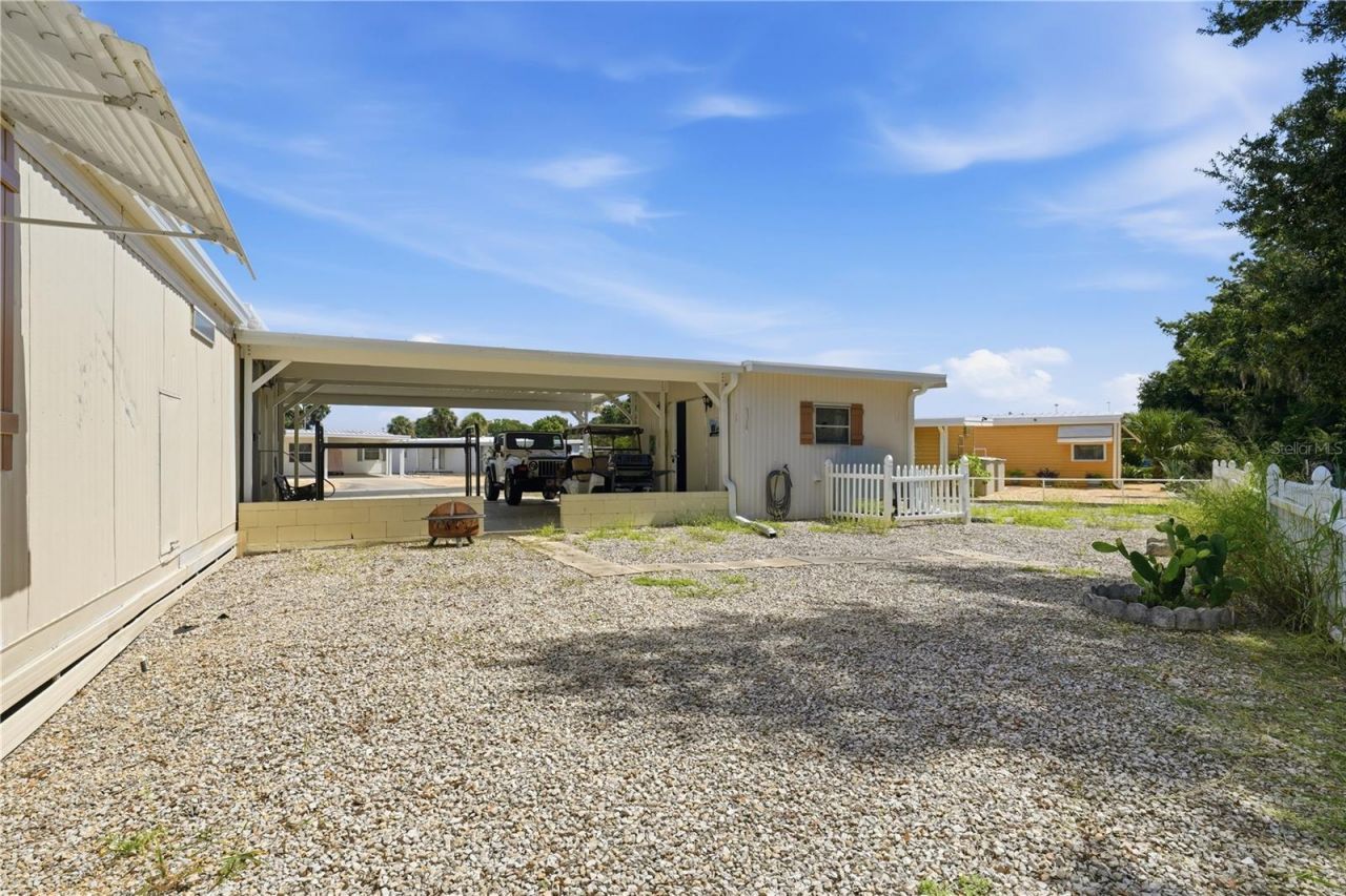 695 Buccaneer Boulevard, Tavares, FL 32778 Photo