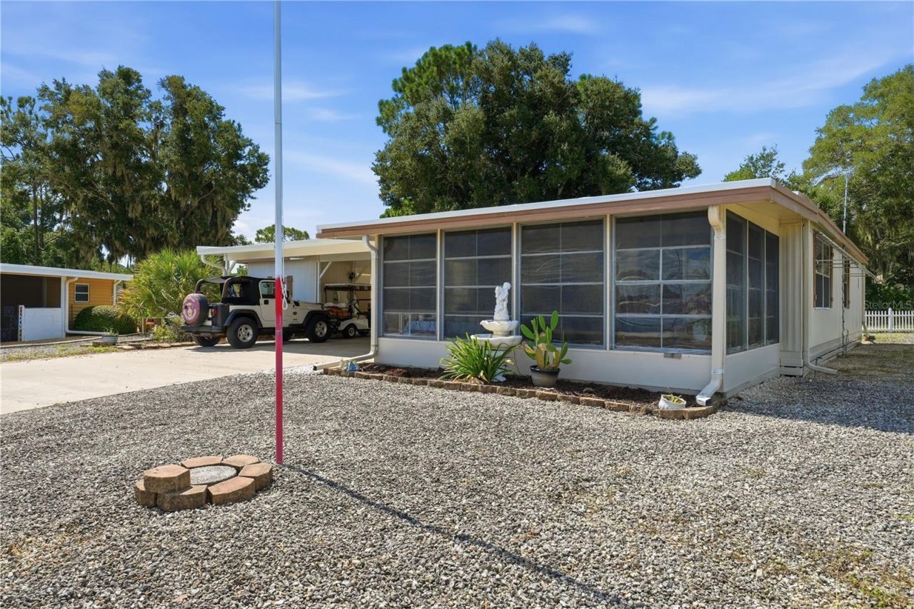 695 Buccaneer Boulevard, Tavares, FL 32778 Photo