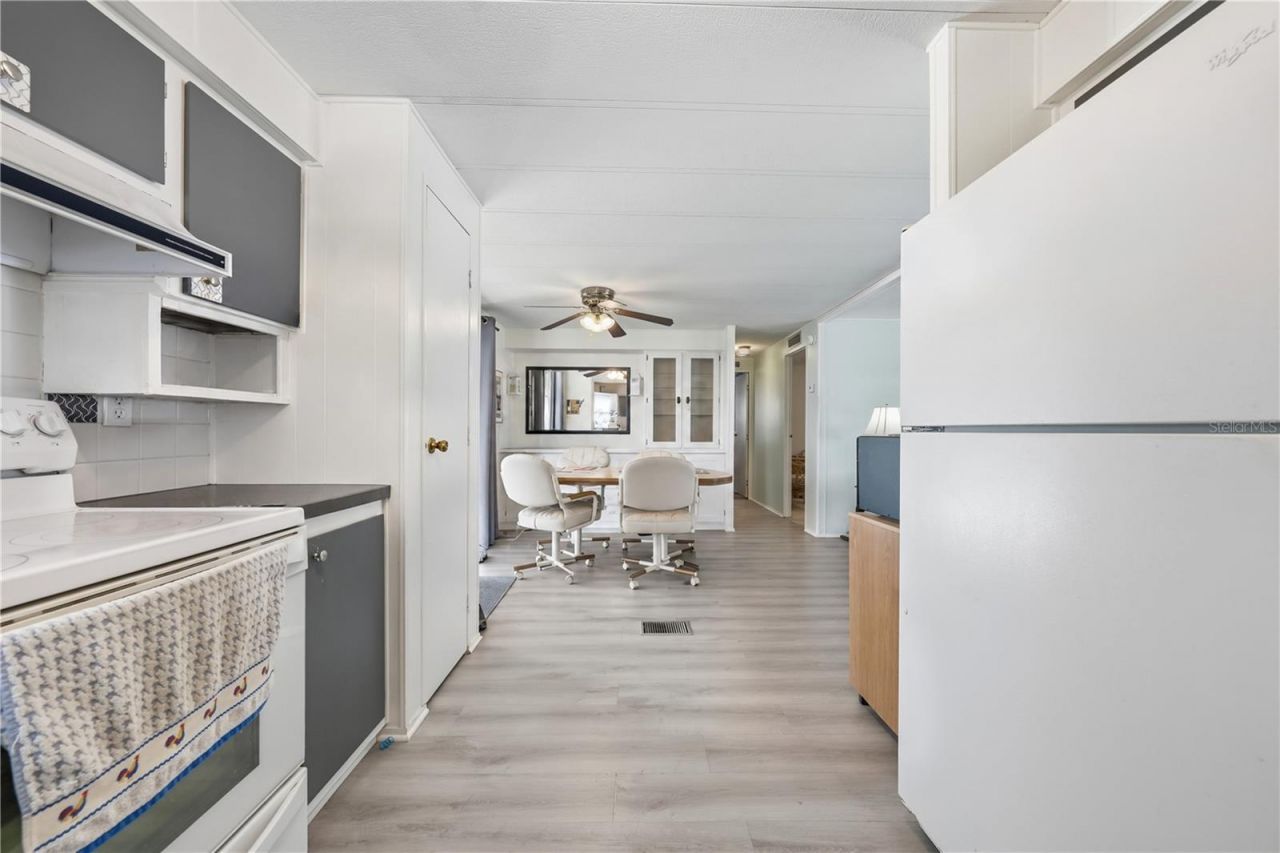 695 Buccaneer Boulevard, Tavares, FL 32778 Photo