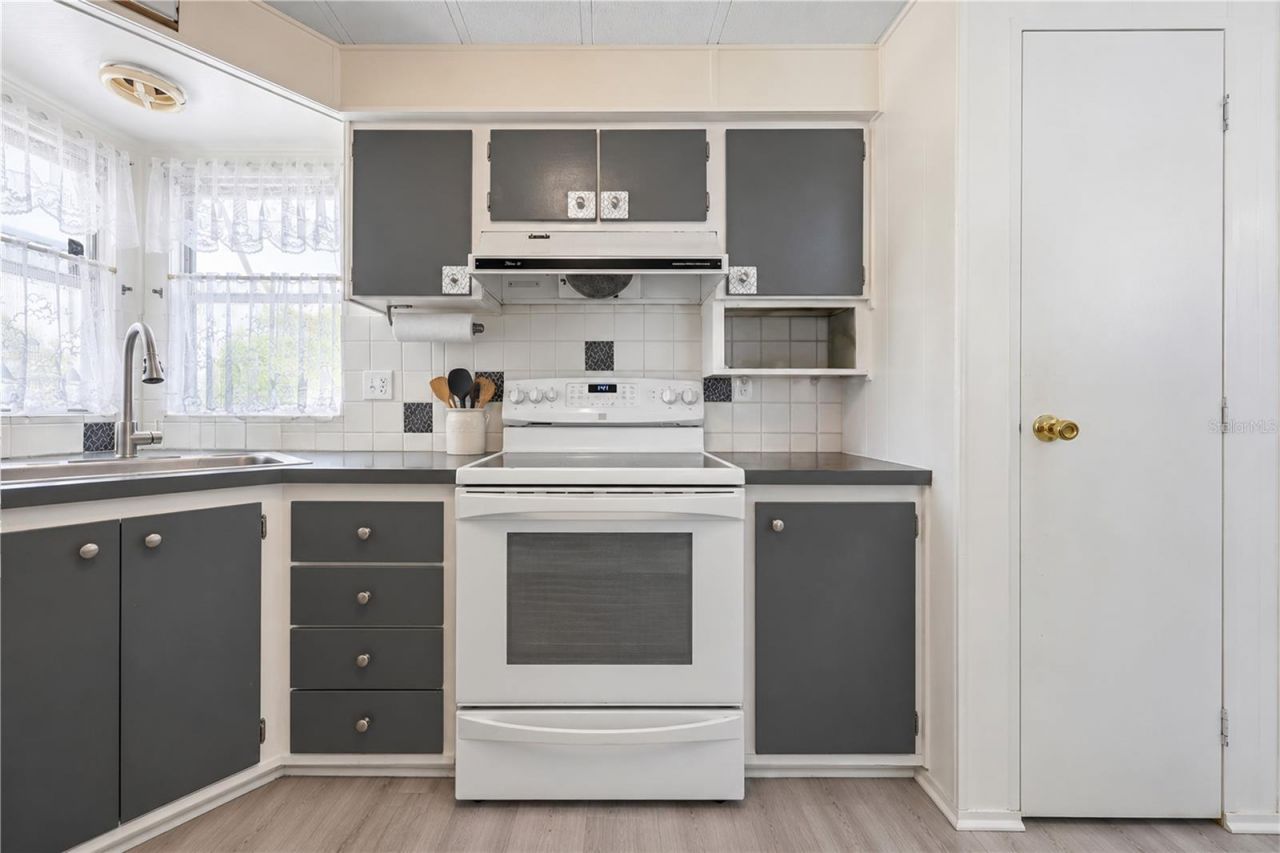 695 Buccaneer Boulevard, Tavares, FL 32778 Photo