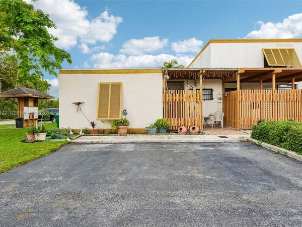 13130 SW 15th Ln , Miami, FL 33184