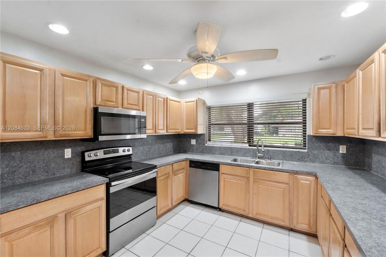 1410-1412 NW 93rd Ter, Coral Springs, FL 33071 Photo