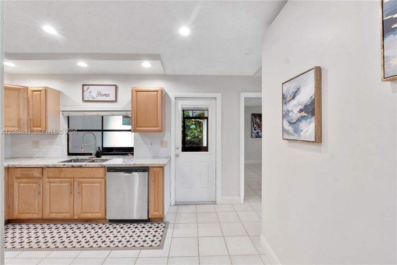1410-1412 NW 93rd Ter, Coral Springs, FL 33071 Photo