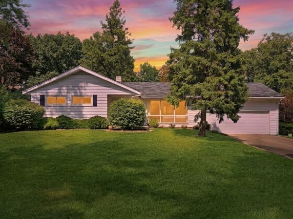 2414 Sunset Avenue , Waukegan, IL 60087