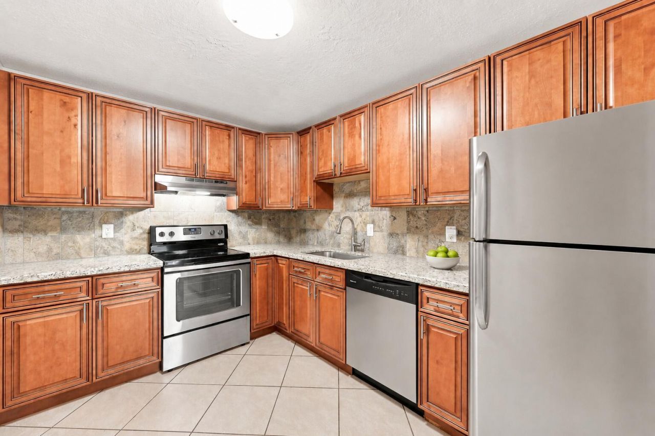 380 E Laurel Drive, Unit 5D, Margate, FL 33063 Photo