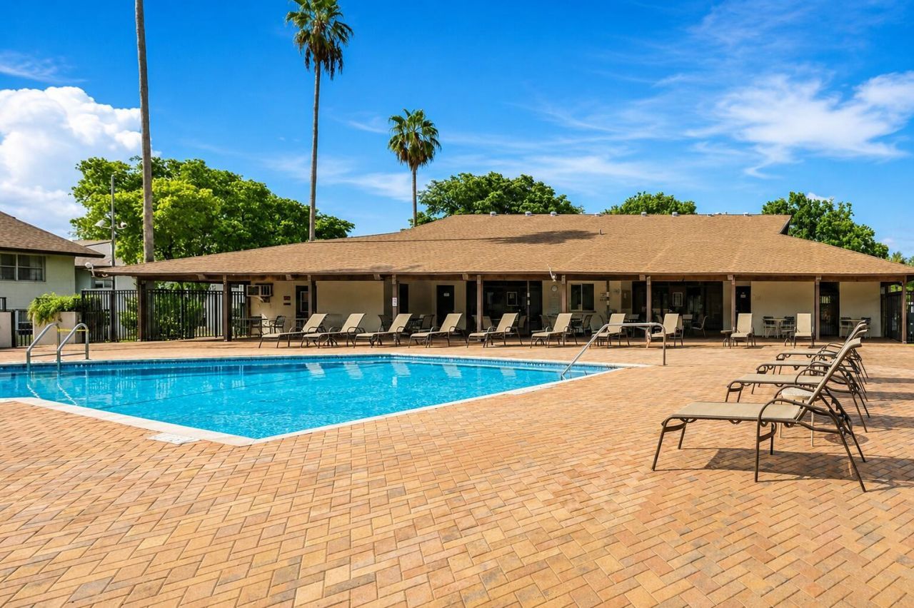 380 E Laurel Drive, Unit 5D, Margate, FL 33063 Photo