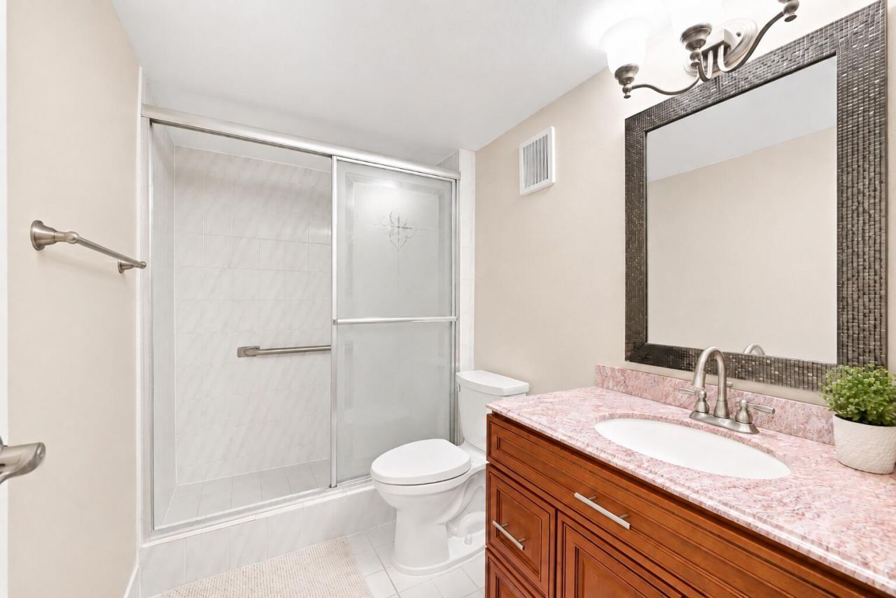 380 E Laurel Drive, Unit 5D, Margate, FL 33063 Photo
