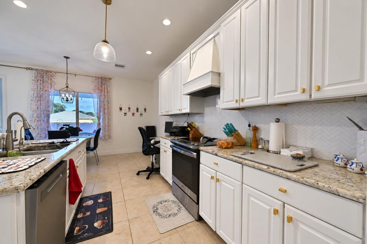 2449 SW Gay Circle, Port Saint Lucie, FL 34953 Photo