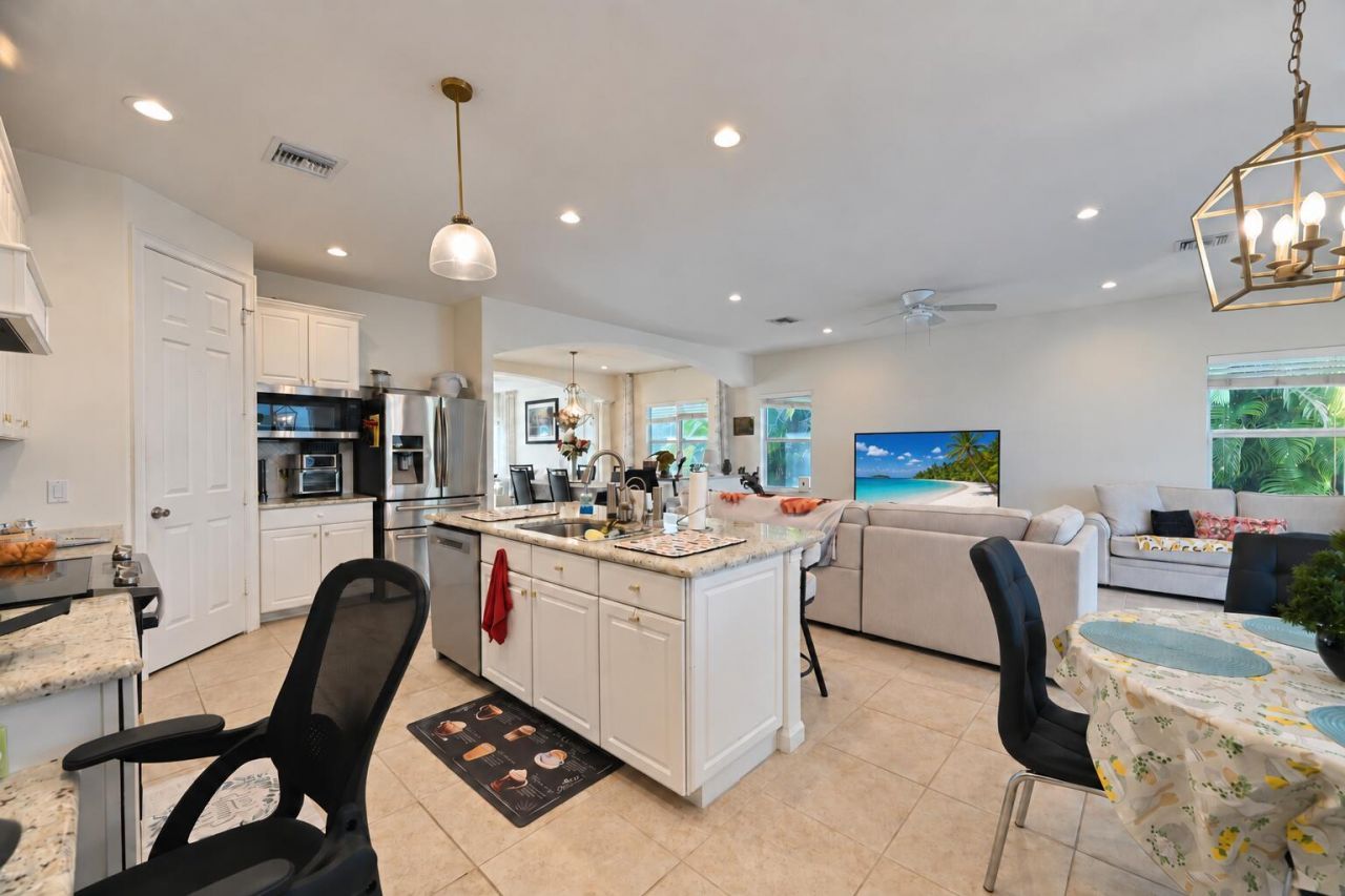 2449 SW Gay Circle, Port Saint Lucie, FL 34953 Photo