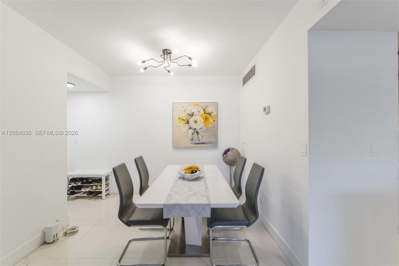 880 NE 69th St , Unit 5L, Miami, FL 33138 Photo