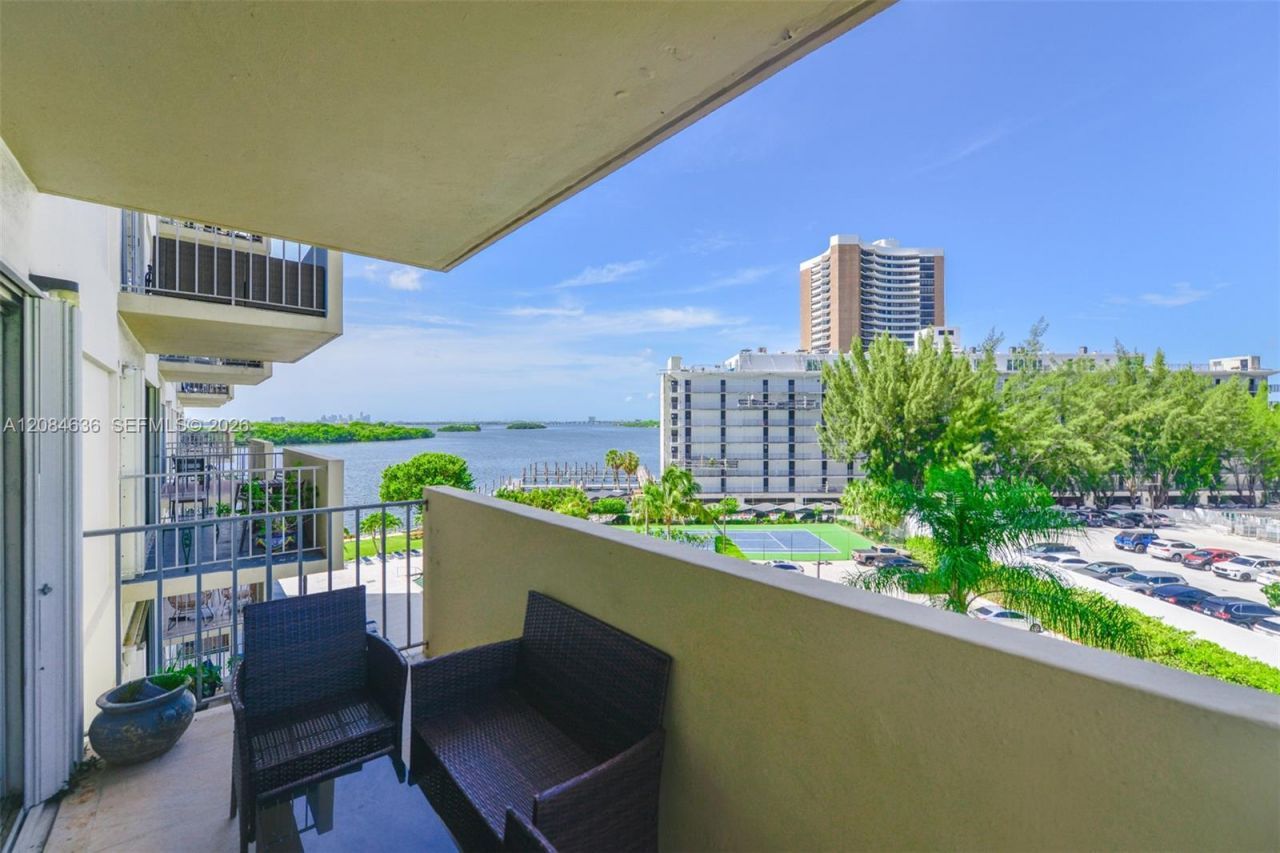 880 NE 69th St , Unit 5L, Miami, FL 33138 Photo