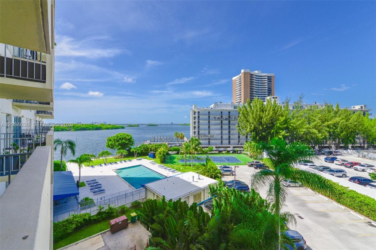 880 NE 69th St , Unit 5L, Miami, FL 33138 Photo