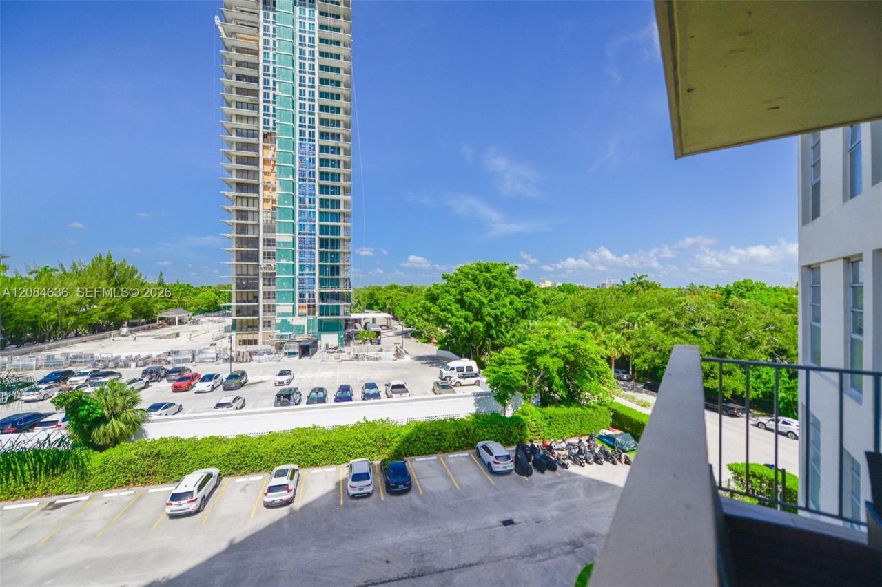 880 NE 69th St , Unit 5L, Miami, FL 33138 Photo