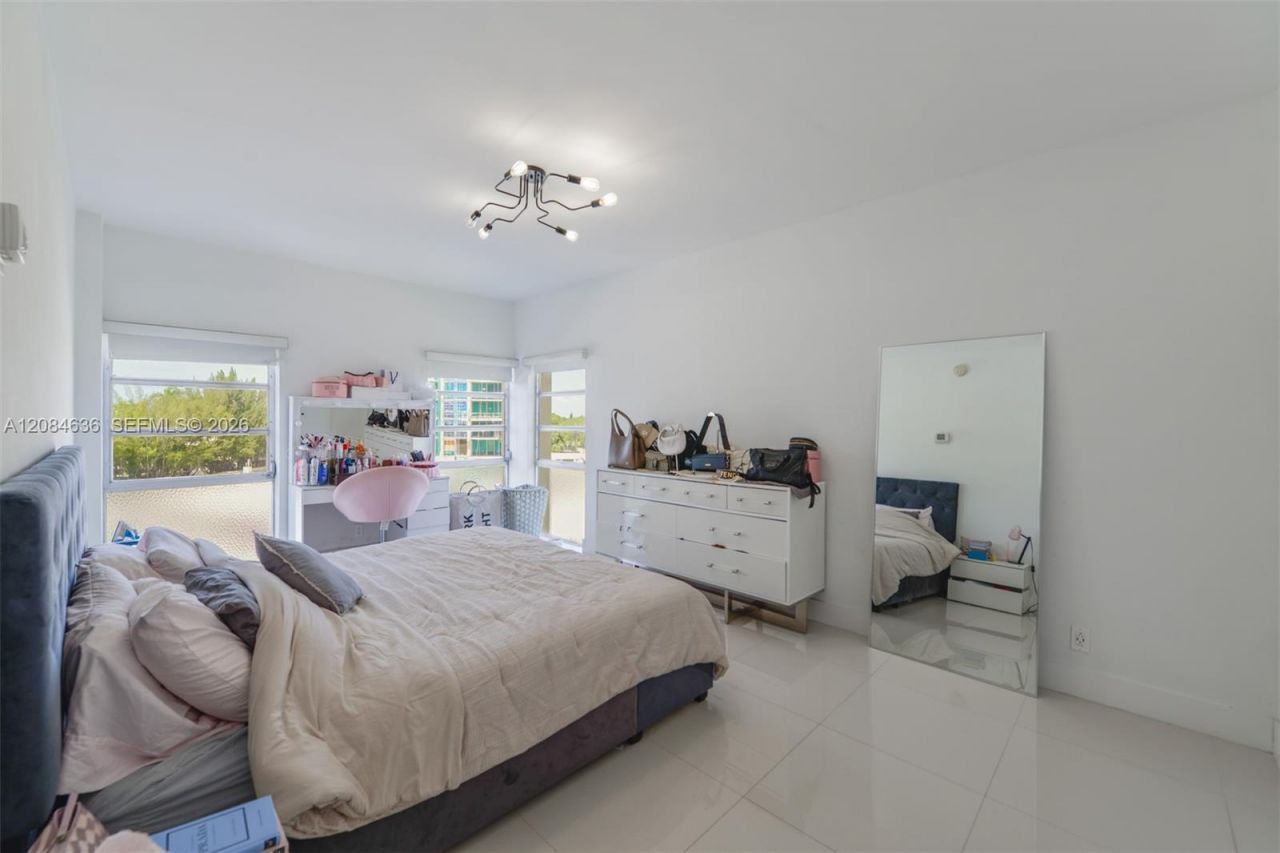 880 NE 69th St , Unit 5L, Miami, FL 33138 Photo