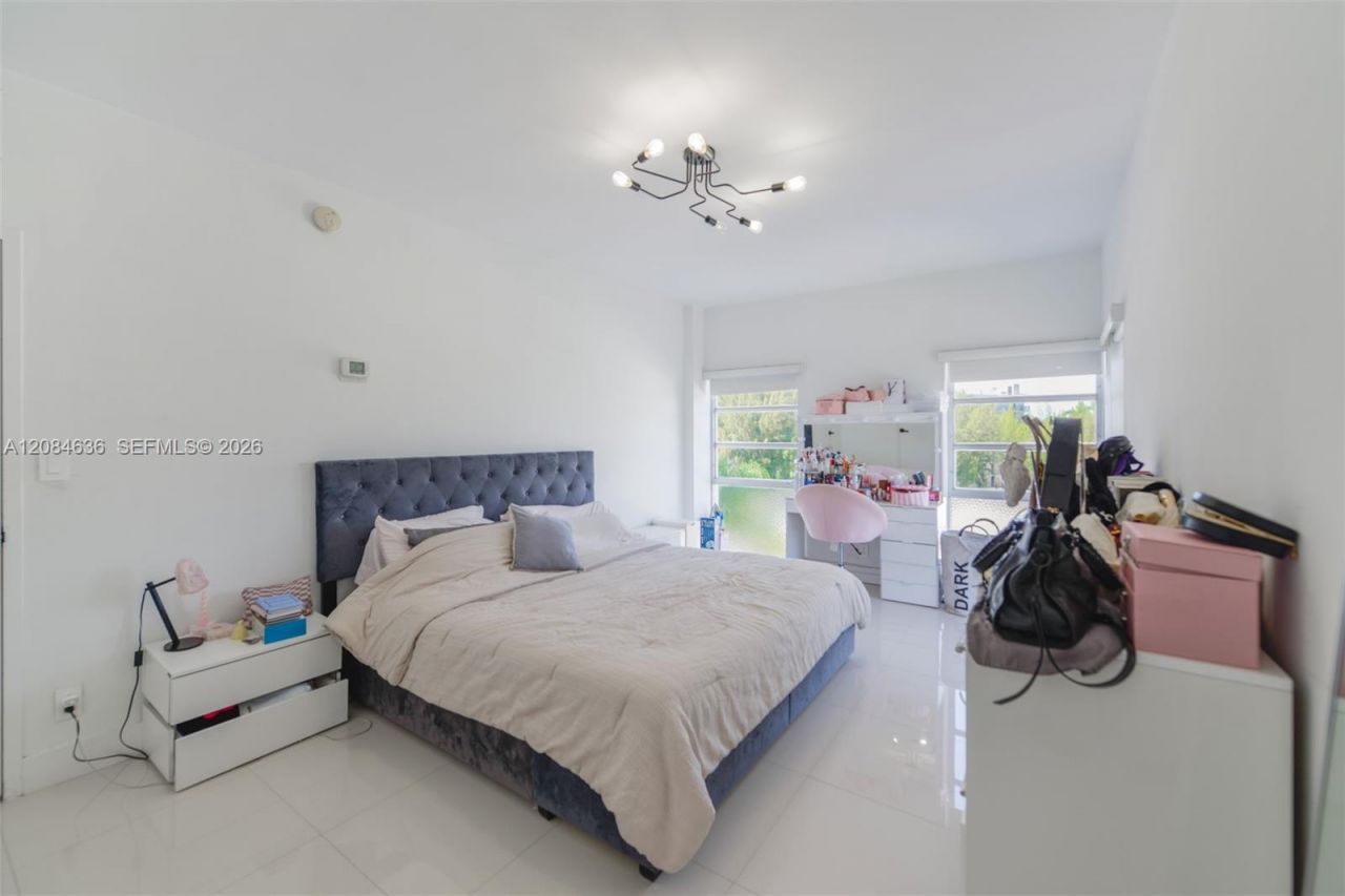 880 NE 69th St , Unit 5L, Miami, FL 33138 Photo